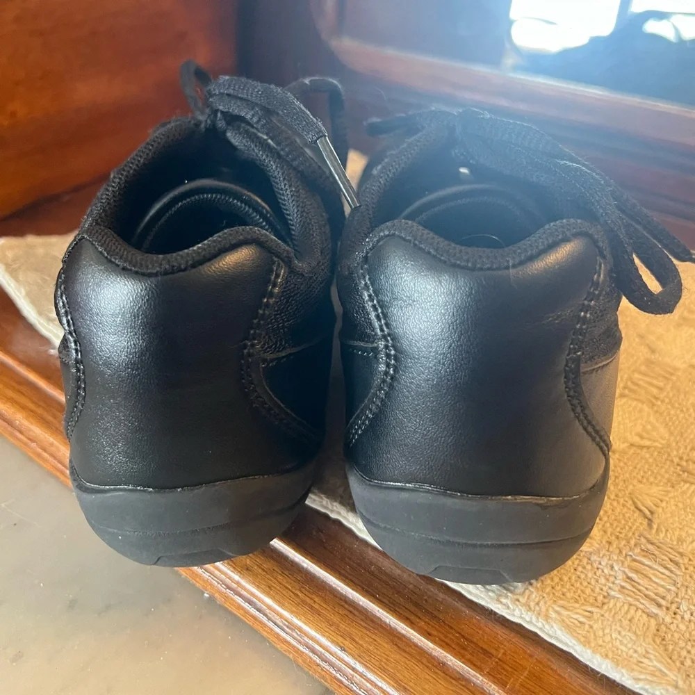 KUIKEIU Lightweight Athletic Cheerleading Tumbling Sneakers Black Girl's Size 12